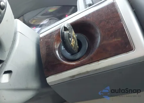 2010 Chrysler Town & Country Touring из США, поврежденный, VIN 2A4RR5D17AR212621